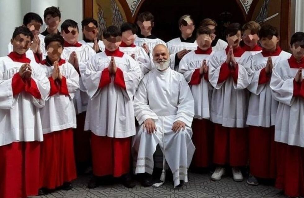 Ordenan la detención del sacerdote denunciado por abusos en un colegio platense