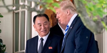 President Donald Trump habla con Kim Yong Chol