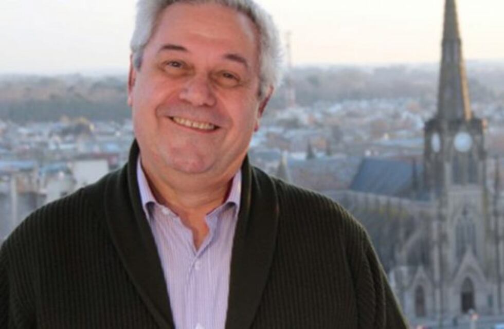 Lapenta cierra su campaña en Cacharí