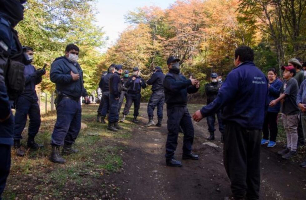 Tres policías heridos en el enfrentamiento del cerro Ventana