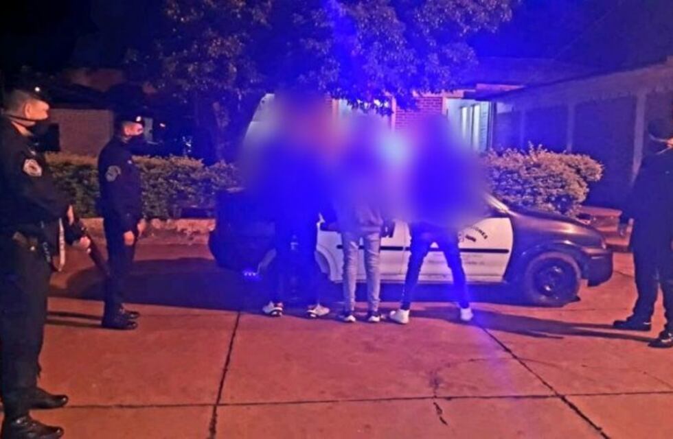 Los detuvieron cuando trepaban la reja de una vivienda
