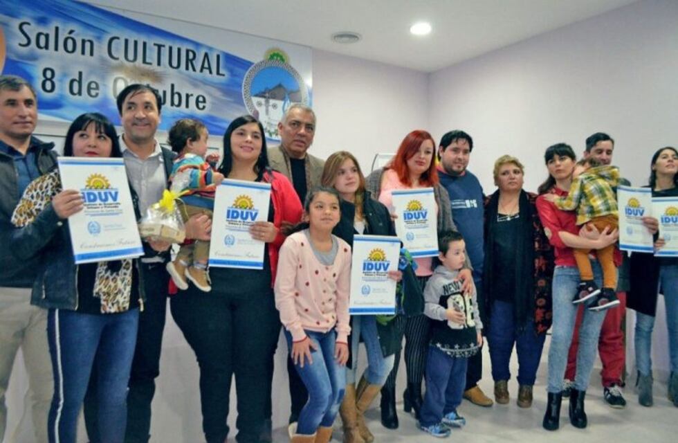 Cañadón Seco: se realizó la entrega de viviendas