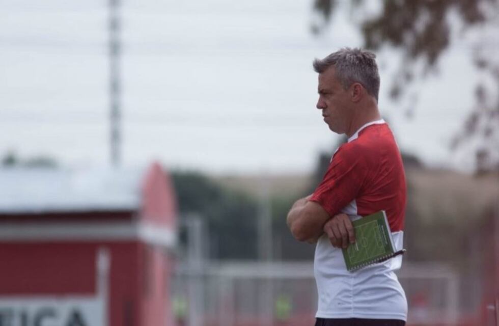 Independiente: Lucas Pusineri aclaró que Pablo Pérez está en su "consideración"