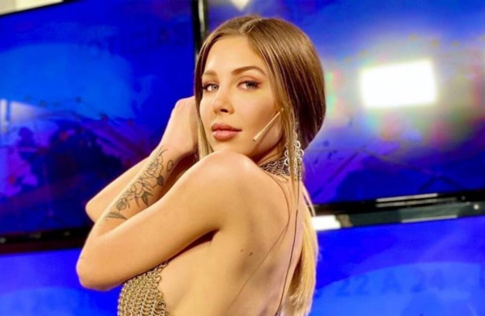 Romina Malaspina publicó un video con mini short y botas altas y revolucionó las redes sociales