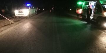 Un auto volcó y dejó sin luz a un barrio en Bariloche
