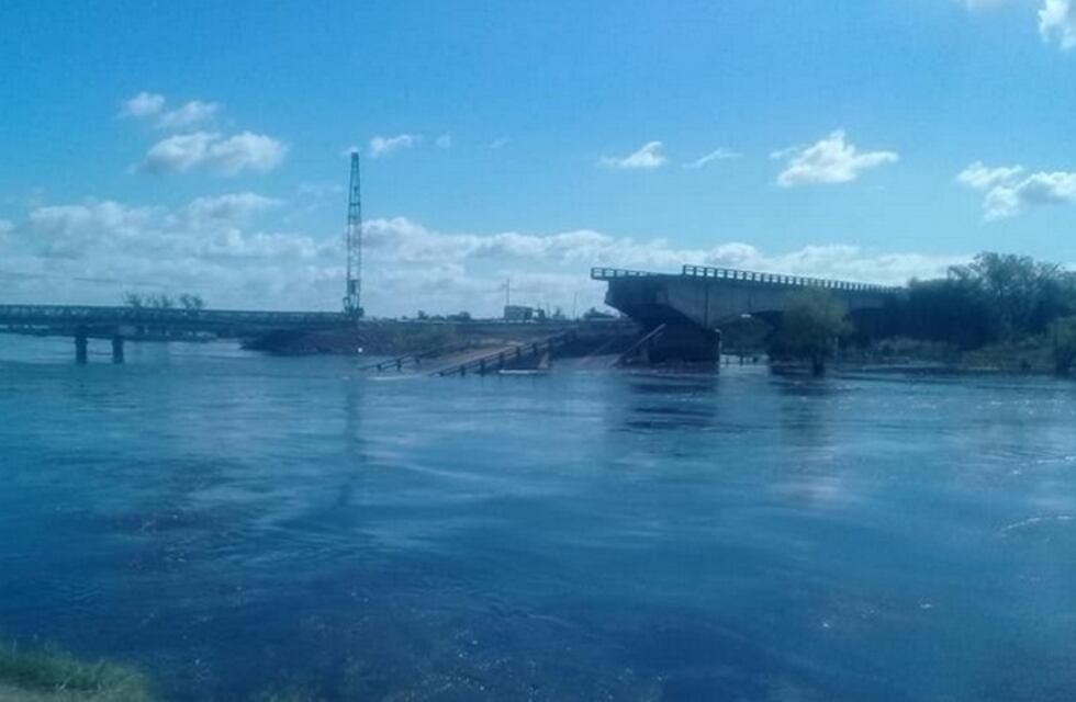 Se desprendió una parte del puente que unía Esquina con Goya
