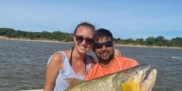 El pescador con el Dorado de 22 kilos\u002E