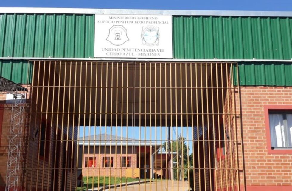 Destituyen a director de penal en Cerro Azul tras protagonizar un escándalo en un evento social