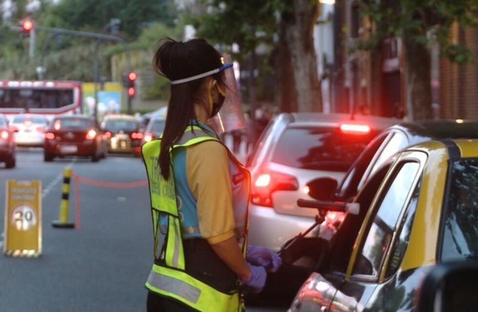 Sacarán las licencias de conducir por dos años a quienes den positivo de alcoholemia en la Ciudad de Buenos Aires