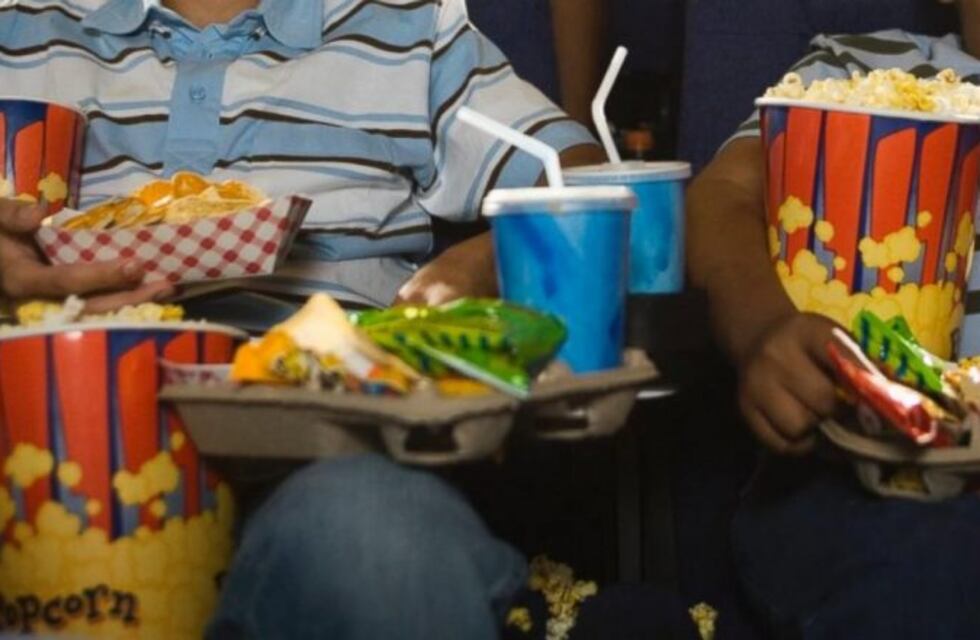 La ocurrente estrategia de una pareja para ingresar alimentos al cine