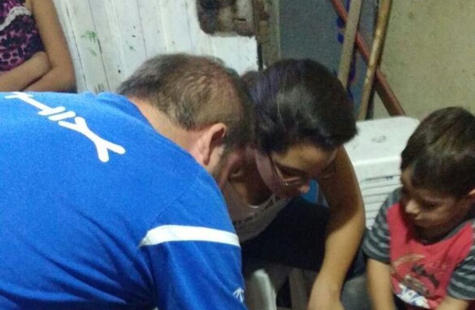 El Tomba donó calzado a un merendero de Maipú