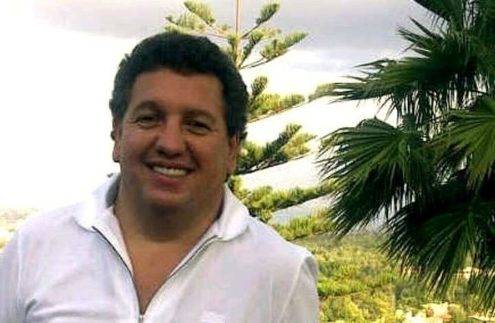 Encuentran 19 autos de lujo, U$S 900 mil, y un microcine en la casa de Carlos Tomeo