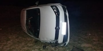 Estaba borracho y terminó impactado contra un colectivo