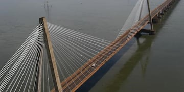 Puente Posadas Encarnación en una vista desde la ribera de Paraguay sobre el río Paraná\u002E (Misiones Online)
