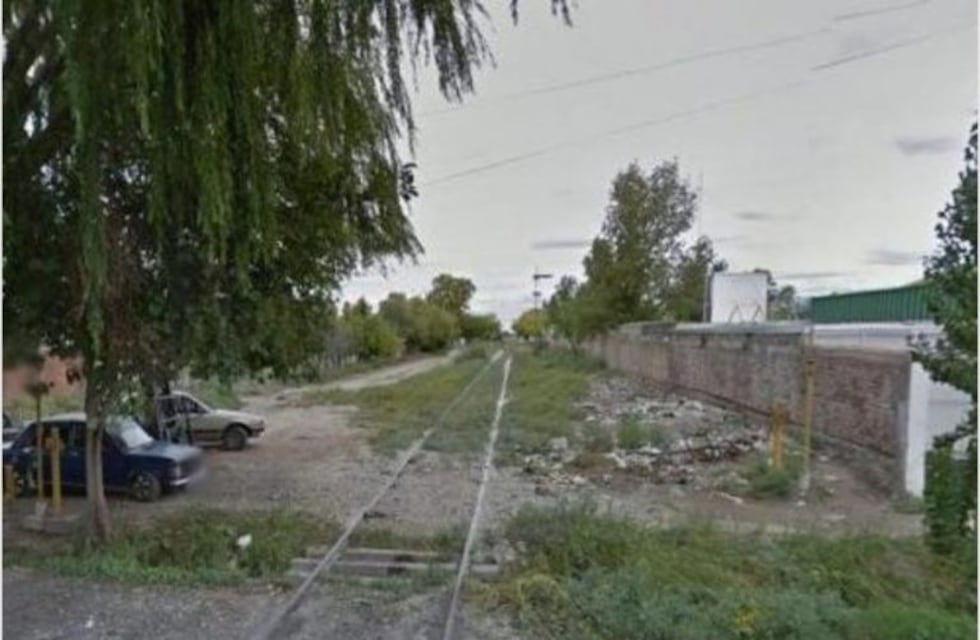 Se le paró el auto en las vías del tren y pudo escapar de milagro