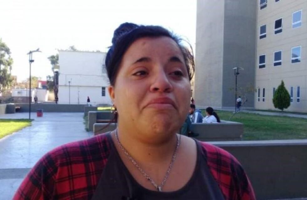 Su marido le pegaba y vive en la calle con sus dos hijos hace 9 meses