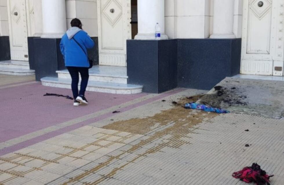 Falleció la mujer que se había prendido fuego en una iglesia
