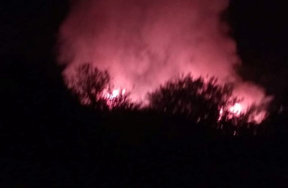 Se incendió un basural y dejó parte de Síquiman bajo humo