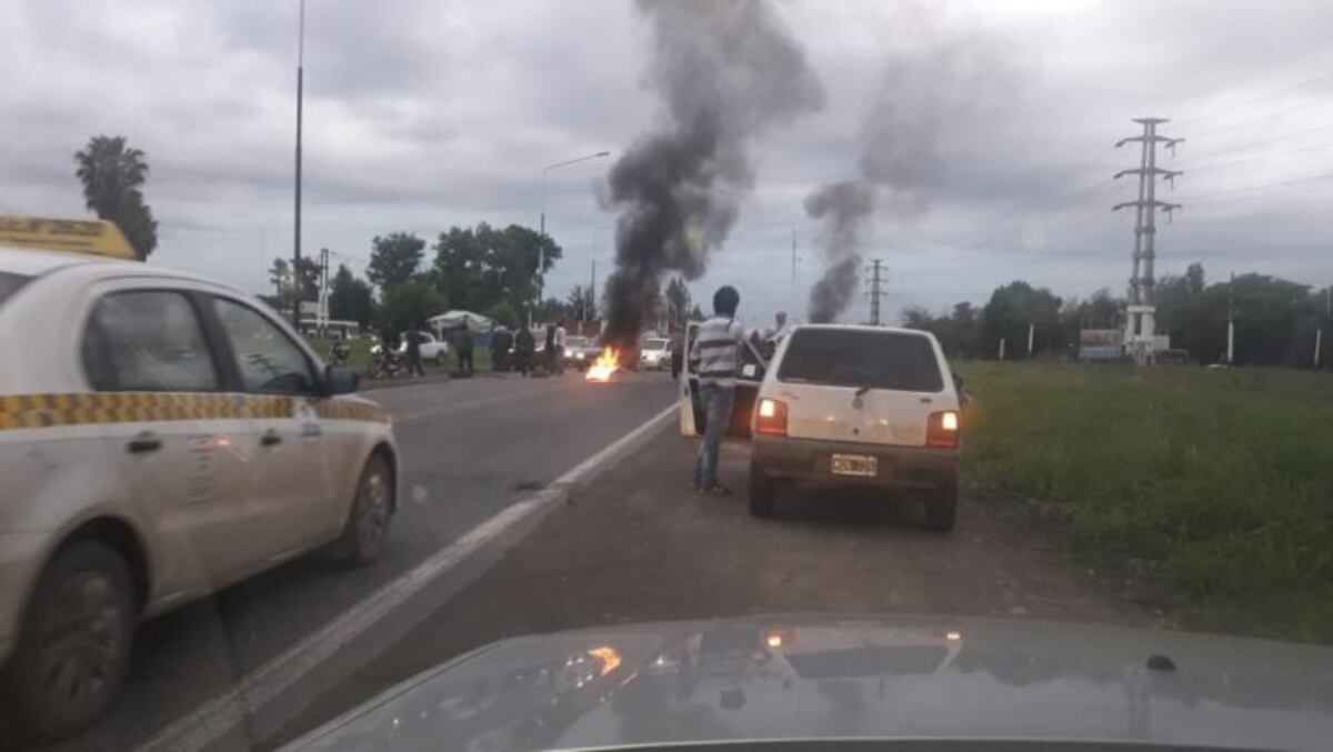 El puente Barros es uno de los afectados por el reclamos de los trabajadores de la UATRE\u002E