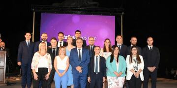 El nuevo equipo del intendente Luis Castellano tras el acto ((Prensa Municipalidad de Rafaela)