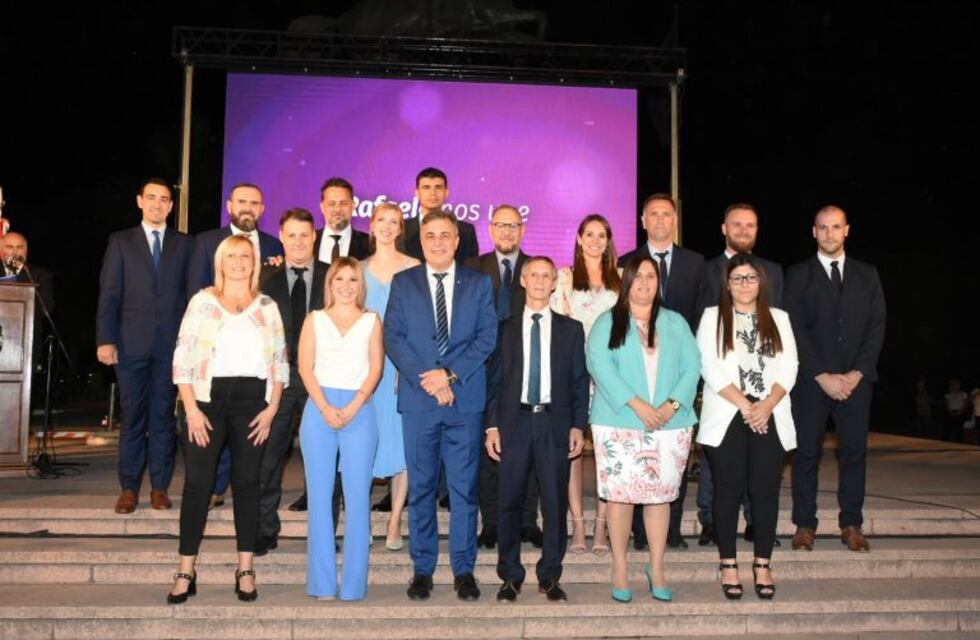 Luis Castellano le tomó juramento a su nuevo gabinete