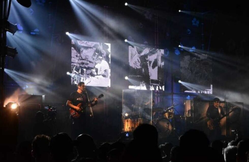 Divididos "Haciendo Cosas Raras" en Posadas