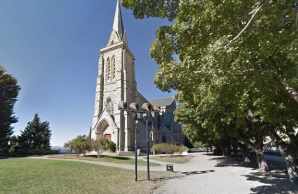 Asesinaron a una mujer pleno centro de Bariloche: buscan a su pareja