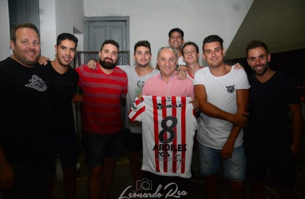 Ardiles también fue agasajado en su casa, Instituto