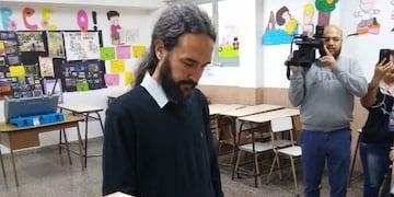 Pablo López emitió su voto\u002E (FM Profesional)
