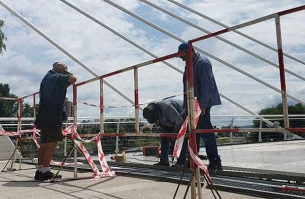 Carlos Paz: adoquinan el puente peatonal y se habilitaría a fines de enero