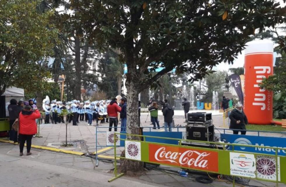 Pantalla gigante en la plaza Belgrano para ver a la Selección