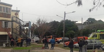Pánico en el complejo Centenario por el derrumbe de una escalera (Foto: Ahora Mar del Plata)