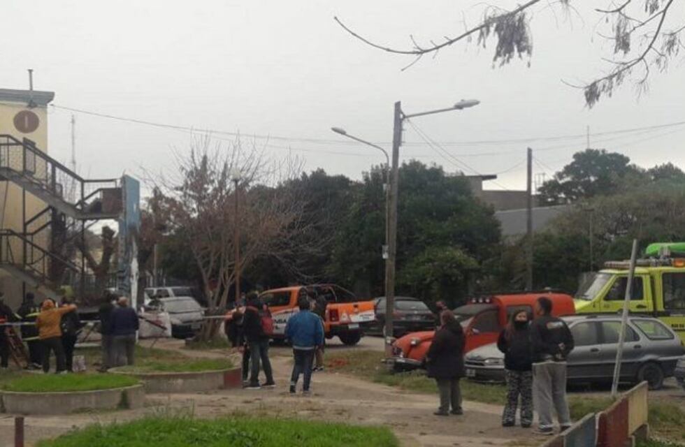 Pánico en el complejo Centenario por el derrumbe de una escalera