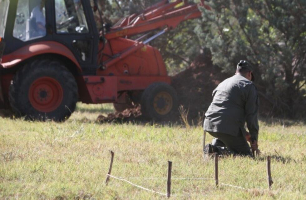 Iniciaron las excavaciones en busca de pruebas en el Instituto el Próvolo