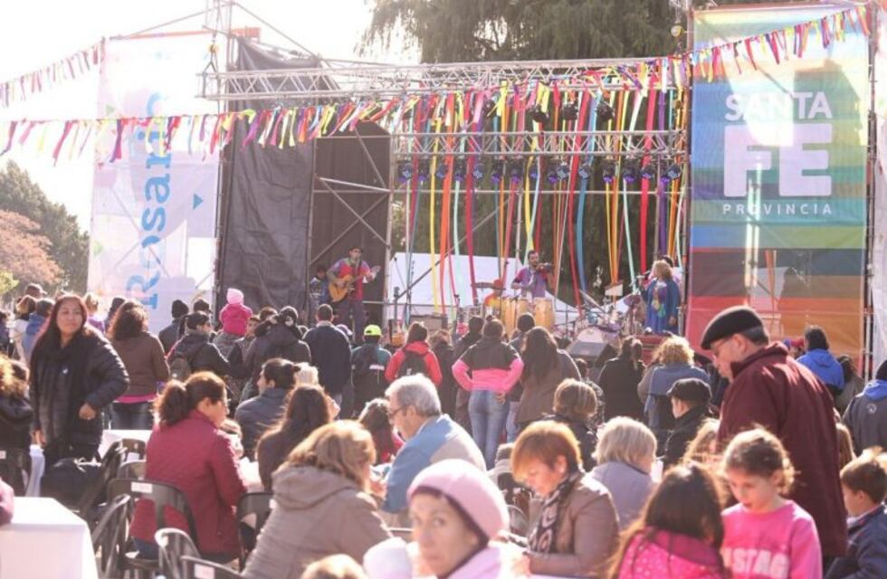 Luego de la visita de Macri, más de 100 mil personas celebraron el 20 de junio frente al Monumento