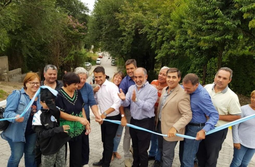 Inauguraron pavimento y tendido de red de agua en General Bustos