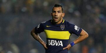 Carlos Tevez of Argentina's Boca Juniors looks on during the Copa Libertadores semifinals soccer match against Ecuador's Independiente del Valle in Buenos Aires, Argentina, Thursday, July 14, 2016.(AP Photo/Natacha Pisarenko) cancha de boca juniors carlos tevez campeonato torneo copa libertadores 2016 futbol futbolistas partido boca juniors independiente del valle