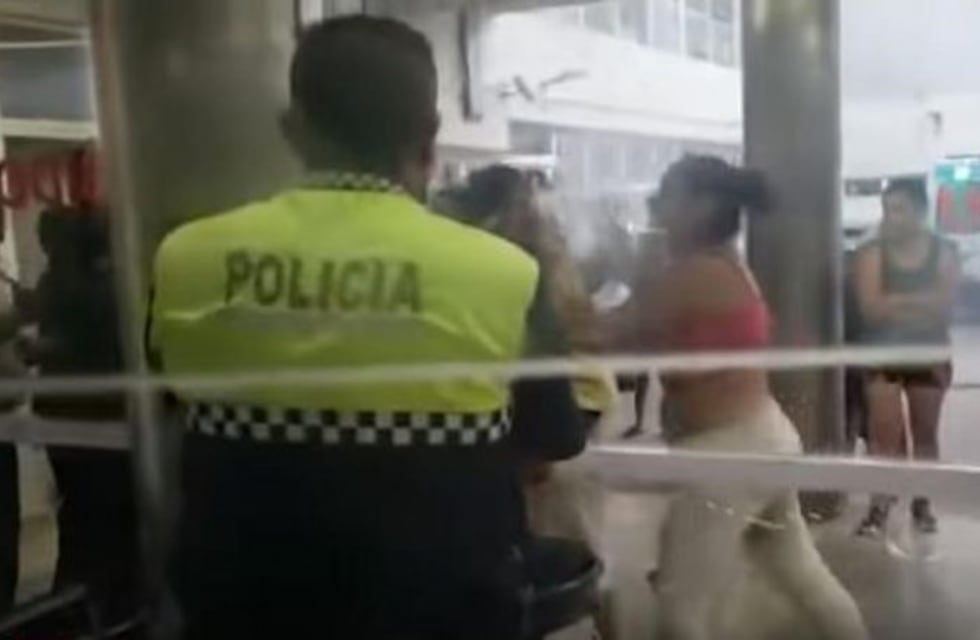 Escándalo en el Hospital Padilla: rompieron vidrios y agredieron al personal