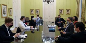 Santiago Cafiero reunido con el Gabinete económico\u002E