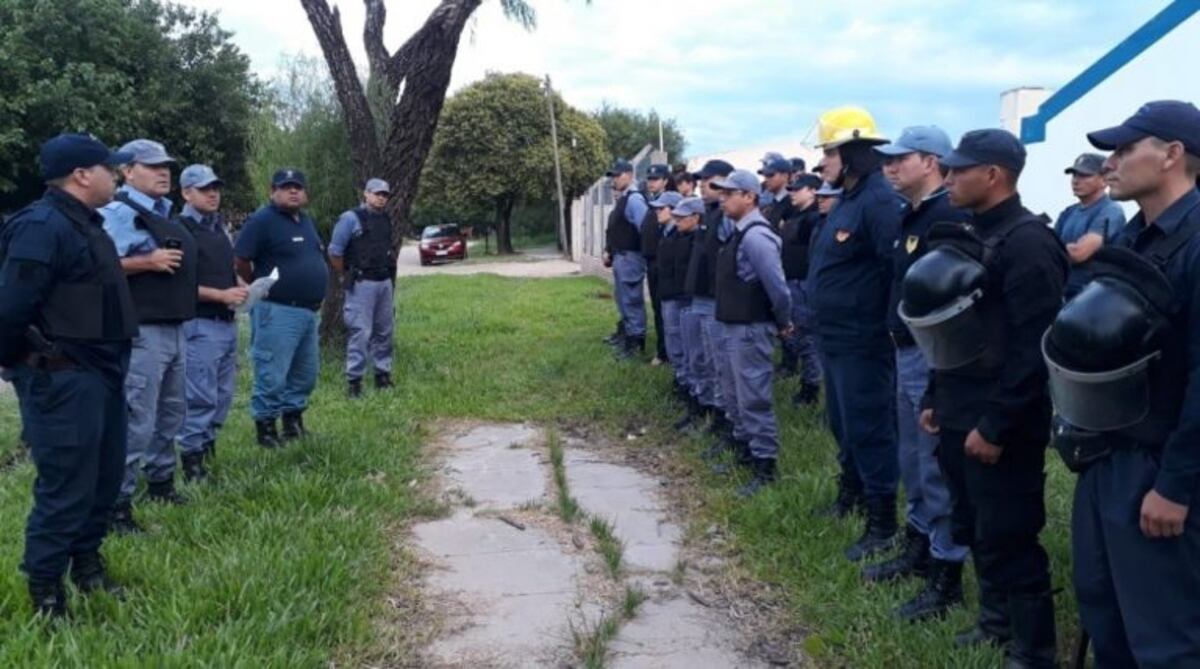 Importante operativo destinado a desalojar un predio en Barranqueras\u002E (Web)\u002E