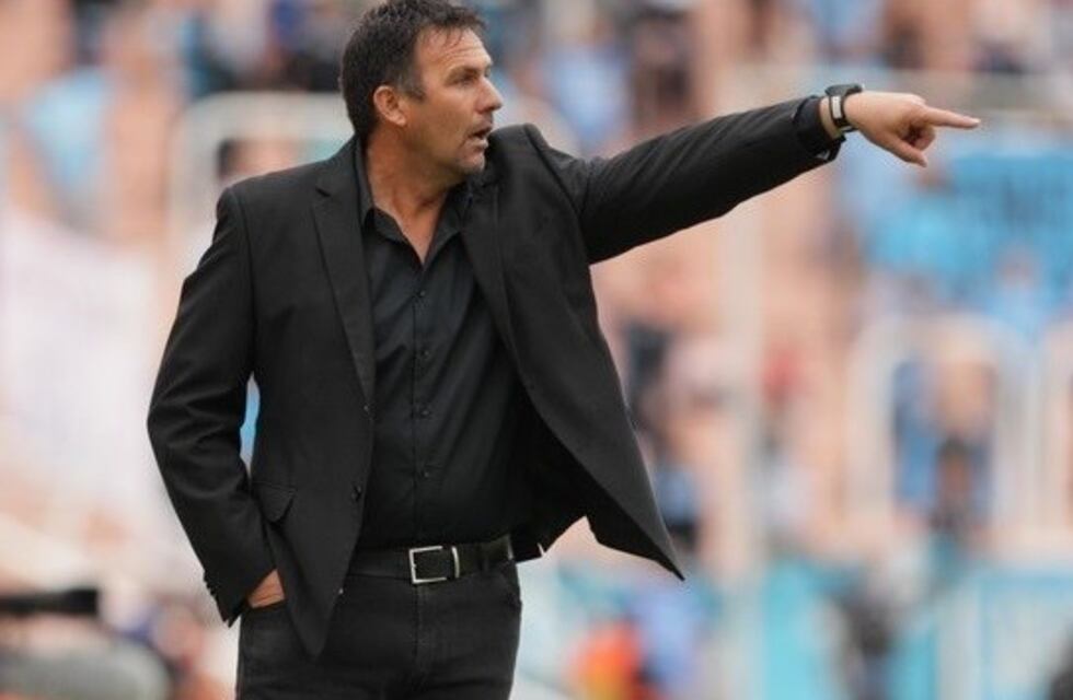 Dabove: "La idea es que continúe la base"