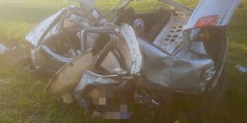 Murieron un padre y sus dos hijos en un accidente en Moreno (Twitter)