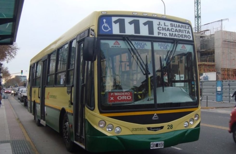 Los choferes de cuatro líneas de colectivos anunciaron el "cese de tareas" en reclamo de seguridad