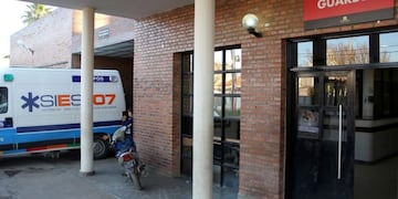 Familiares de la víctima la llevaron al Hospital Anselmo Gamen, pero falleció en el camino.
