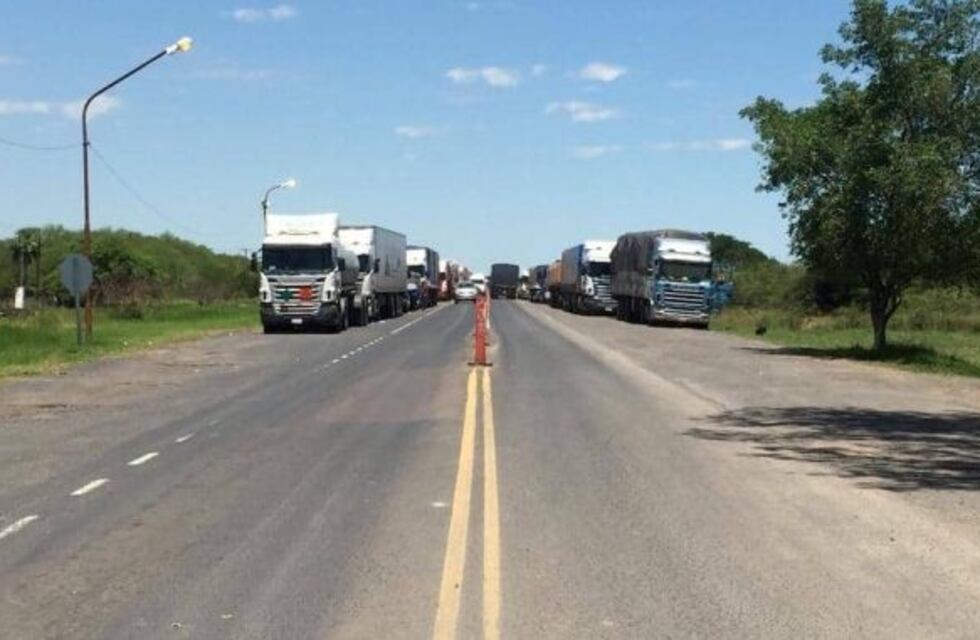 Reunión entre autoridades argentinas y paraguayas destrabó el conflicto con camiones