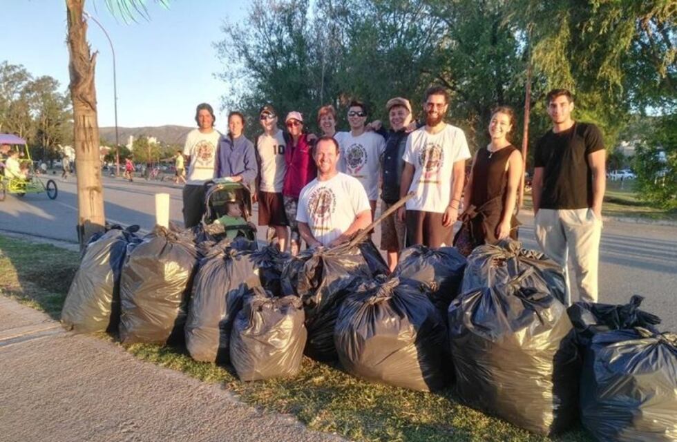 Se realizó otra jornada de limpieza voluntaria del Lago