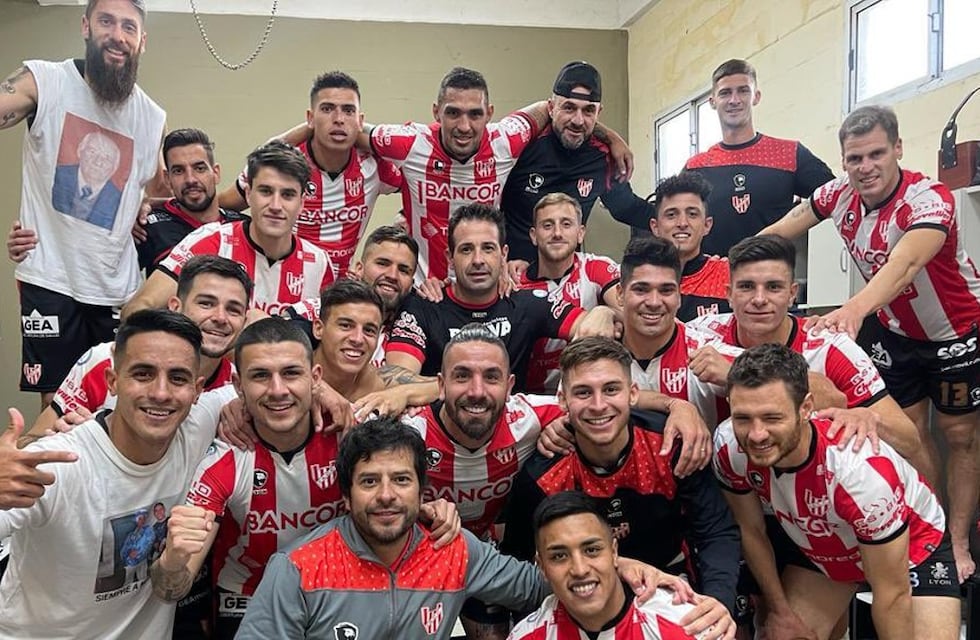 Algarabía albirroja: el festejo íntimo de los jugadores de Instituto tras una nueva victoria