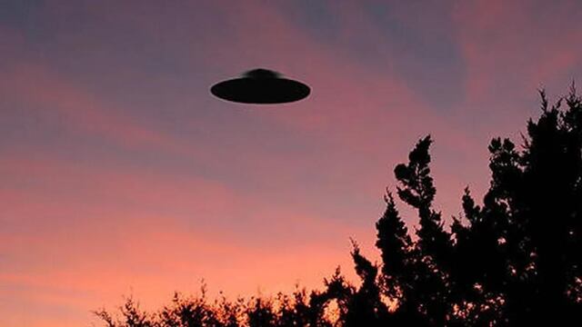 Fotografió a su papá en Neuquén y en la imagen vieron un OVNI. (Imagen ilustrativa).