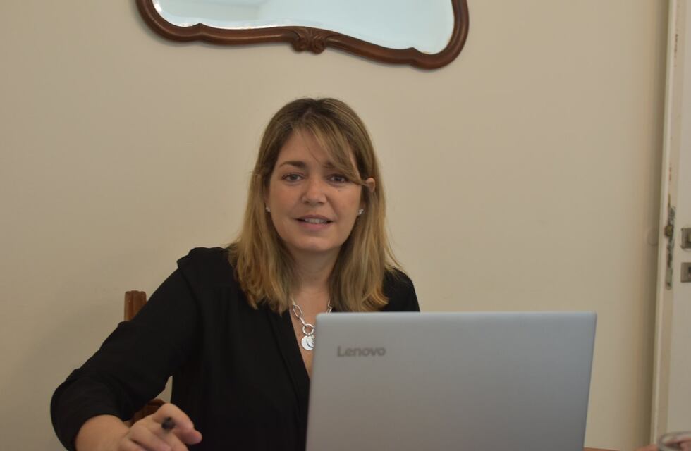 Estela Regidor, la diputada acusada de quedarse con parte del sueldo de sus asesores, pidió licencia
