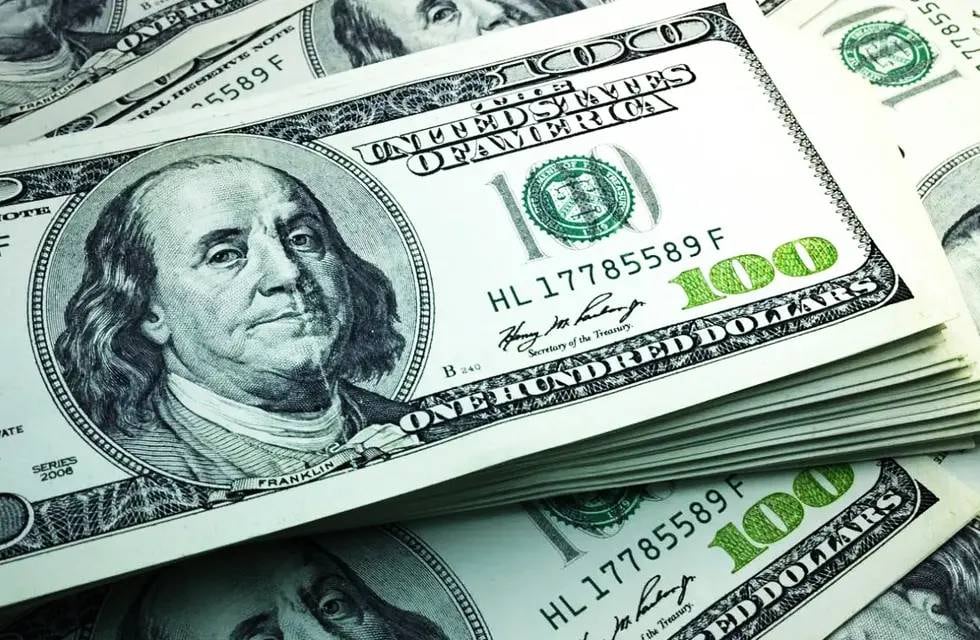 Nueva caída del dólar ante el cambio de escenario político